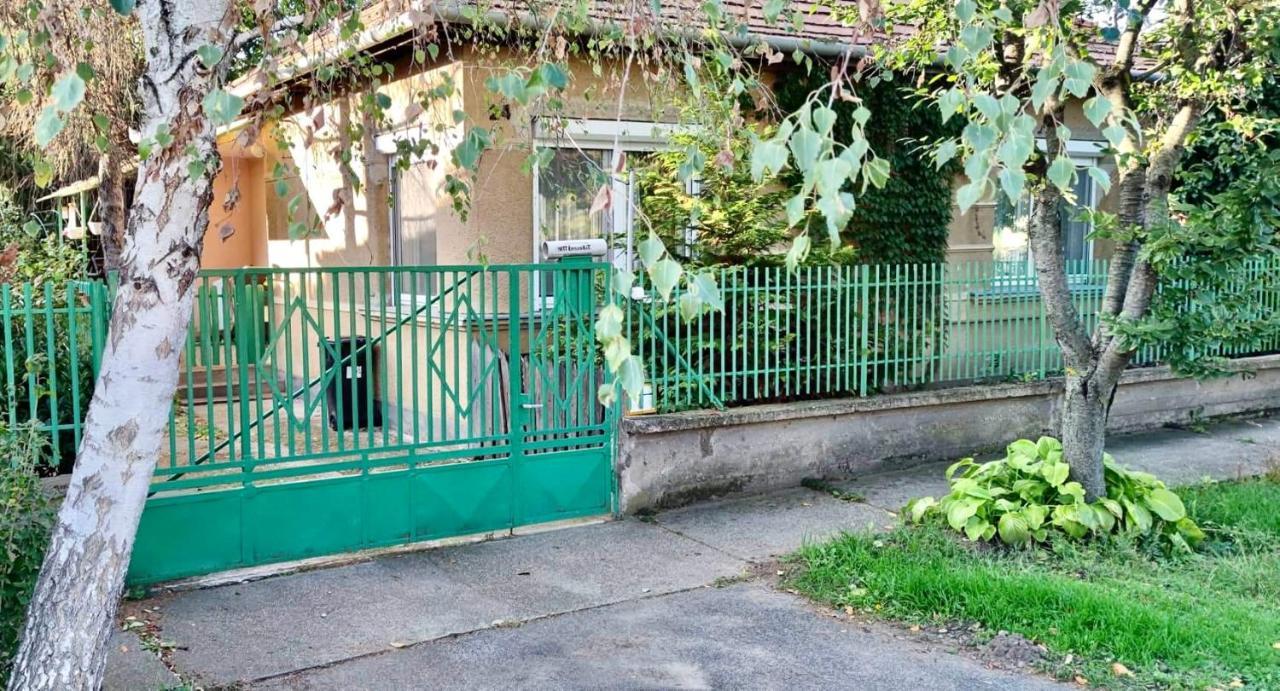 Grany'S Retro Guesthouse Near Budapest Airport Vecses Luaran gambar