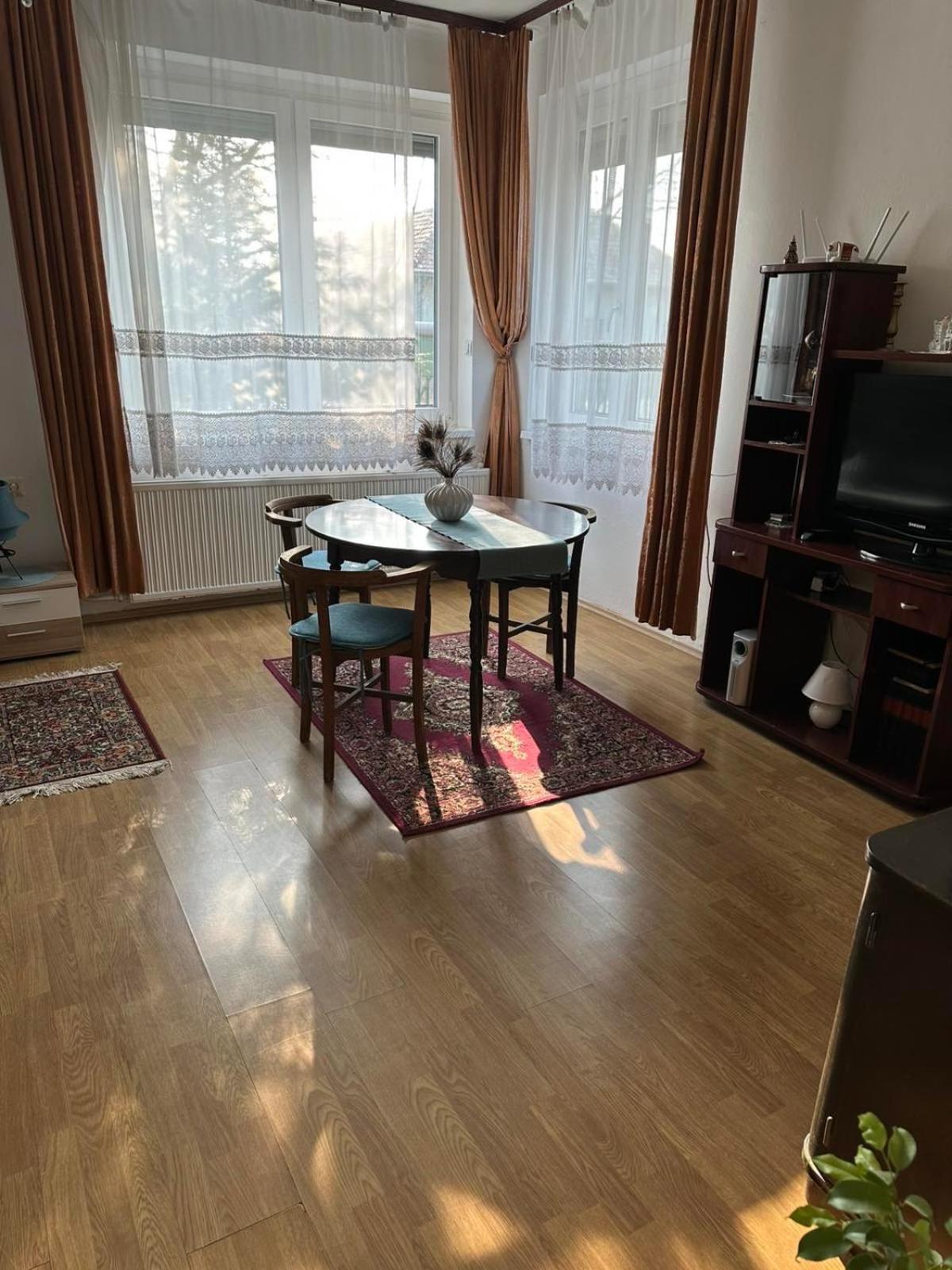 Grany'S Retro Guesthouse Near Budapest Airport Vecses Luaran gambar